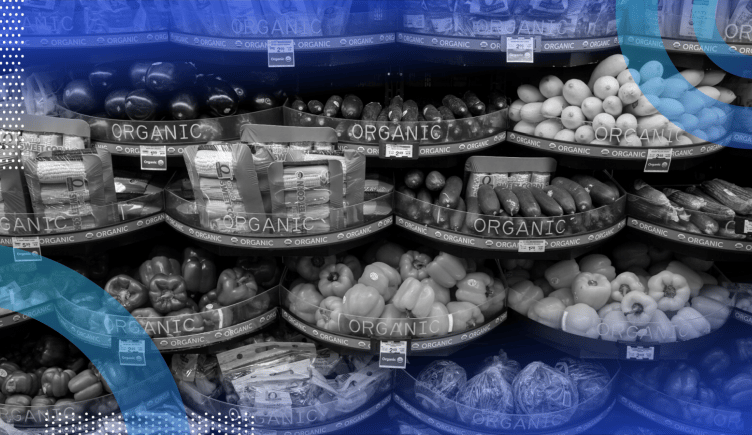 A grocery display of organic vegetables. /marketing/organic-marketing-vs-paid-ads