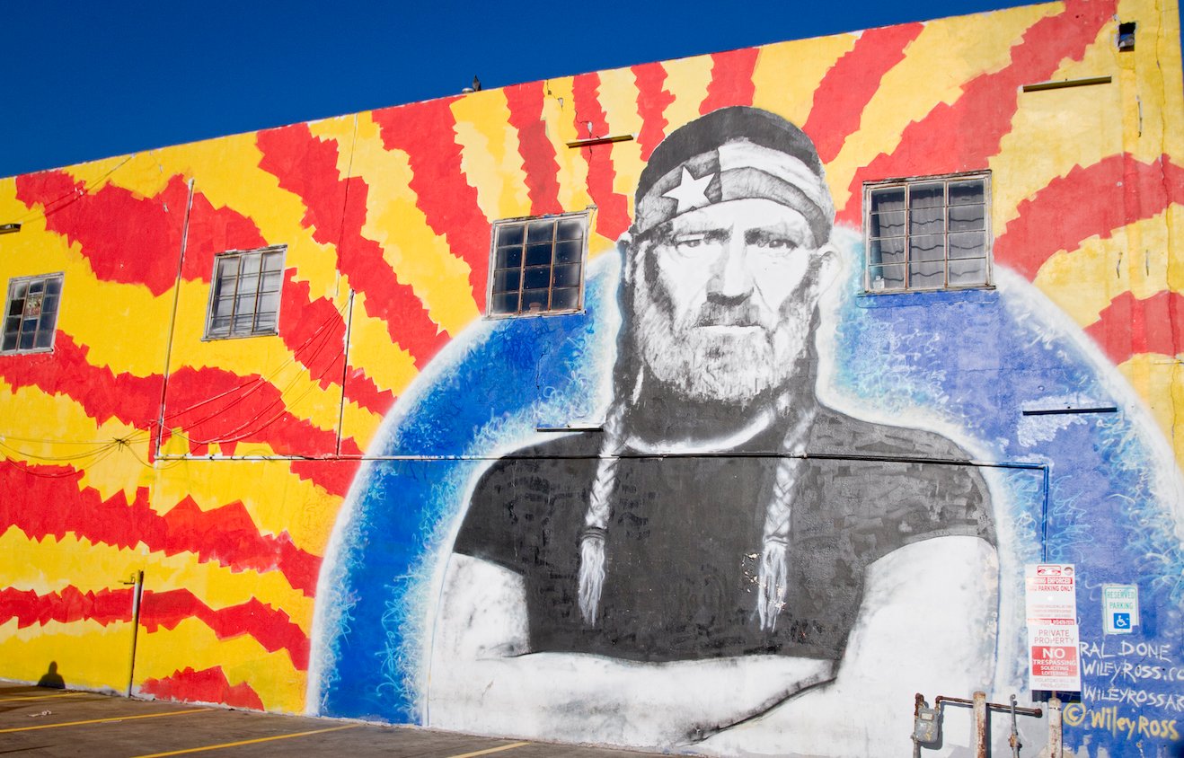 willie nelson mural in austin