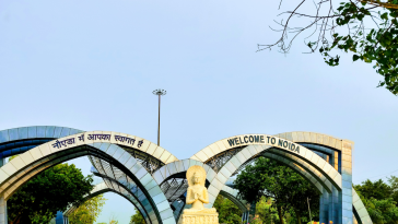 An arch welcoming people and citizens of India to Noida stating welcome to Noida. end of Delhi and beginning of Noida.