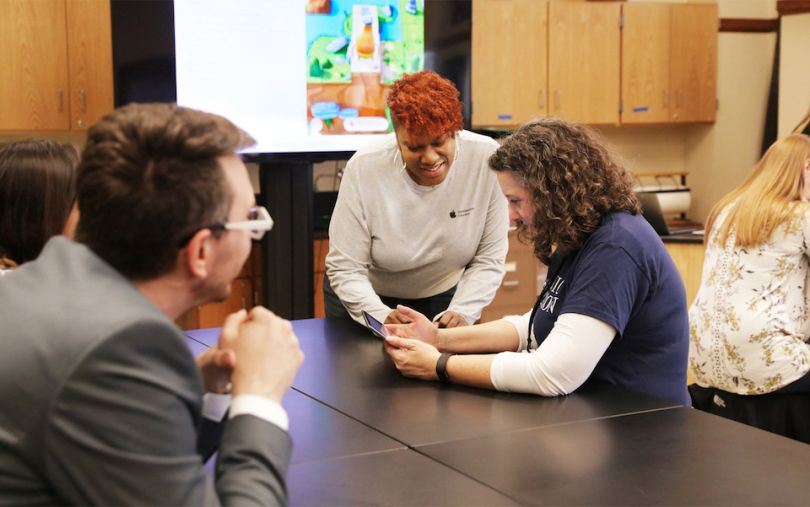 Apple teaching teachers Swift