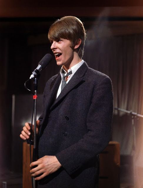 Amazing Historical Photo of David Bowie on 3/1/1966 