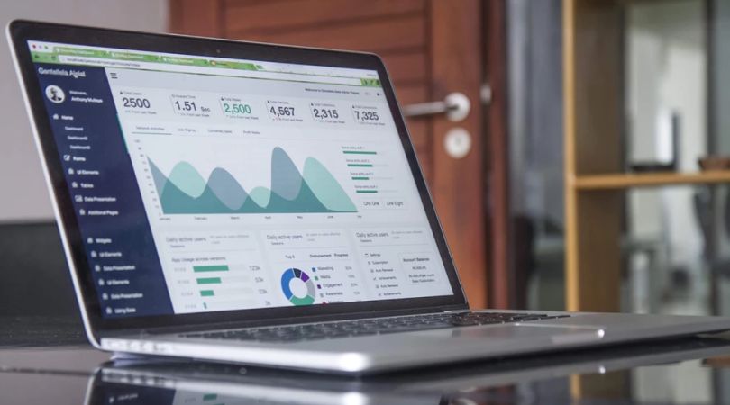 UJET's customer support platform features mobile and online integration.