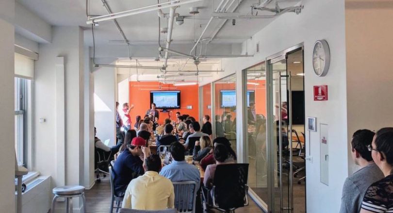 g2 entry level data analyst jobs chicago