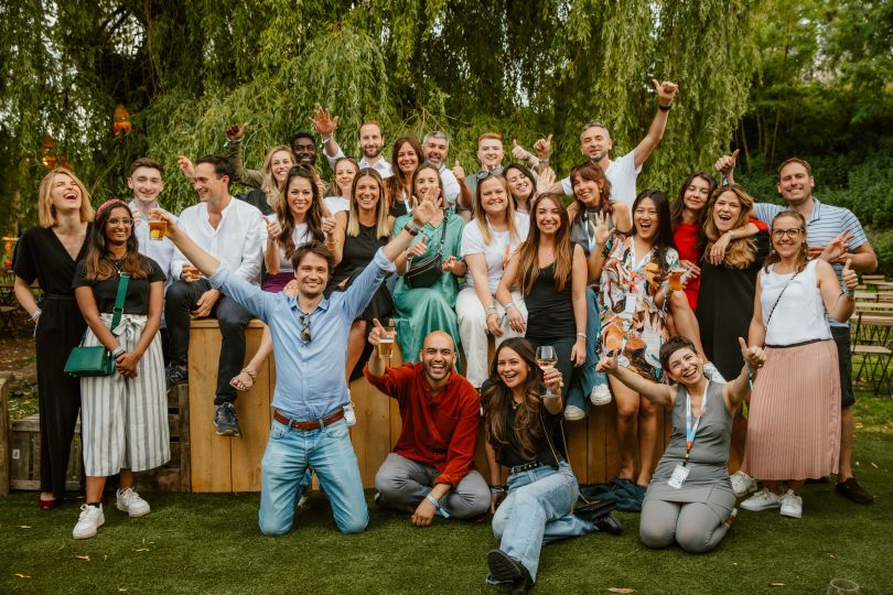 Group photo of the Showpad team outside. 