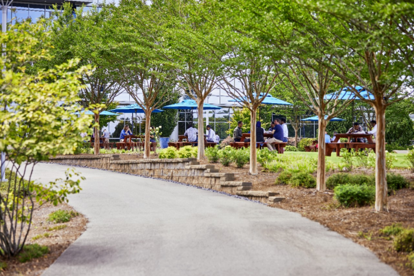 Photo of MetLife office campus outdoor walkway and eating arearea