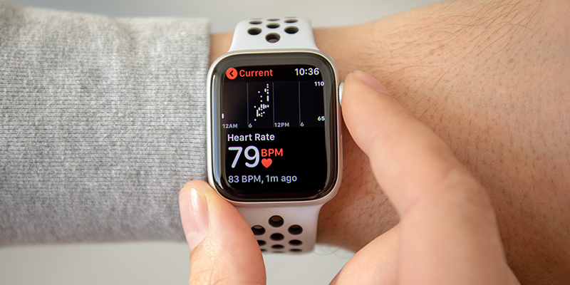 A Apple Watch displaying the wearer's heart rate.