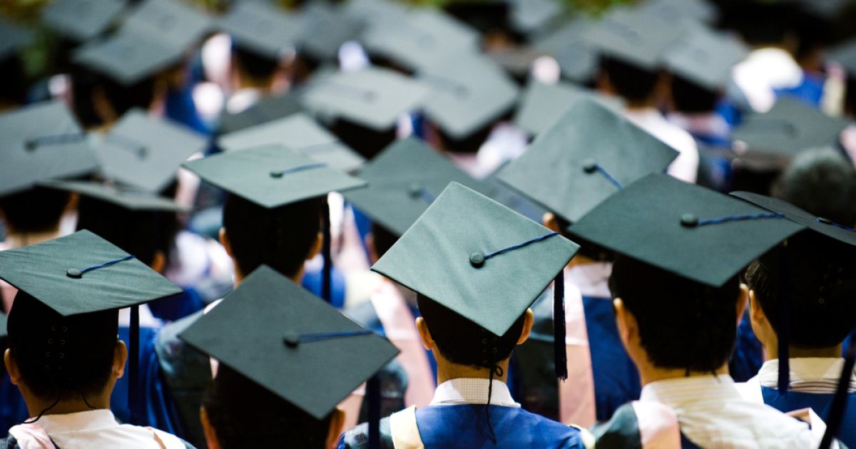 Loughborough University Bachelors Graduation Set (Hire) – Churchill Gowns